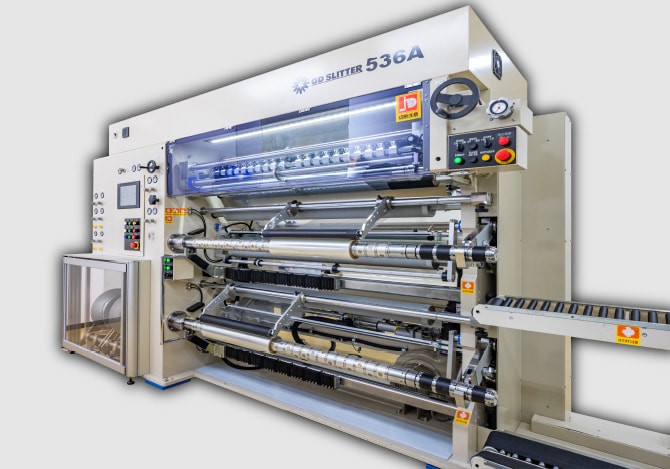 スリッター機「GD SLITTER 536A」の外観写真
